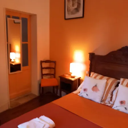 Bed & Breakfast D'hotes La Tour De Brazalem 2*