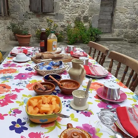 D'hotes La Tour De Brazalem Frühstückspension