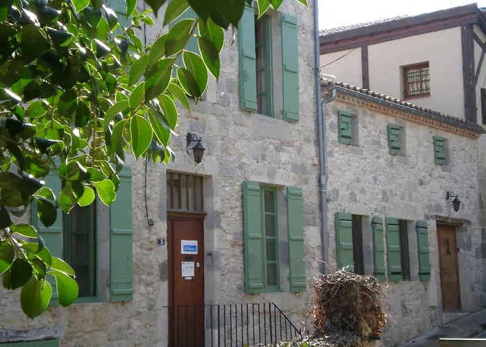 Bed & Breakfast D'hotes La Tour De Brazalem 3*