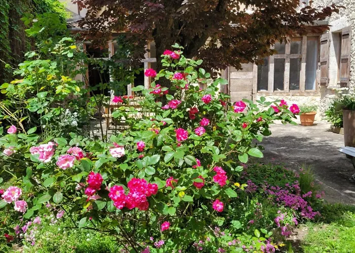 D'hotes La Tour De Brazalem Bed & Breakfast