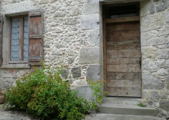 D'hotes La Tour De Brazalem Bed & Breakfast