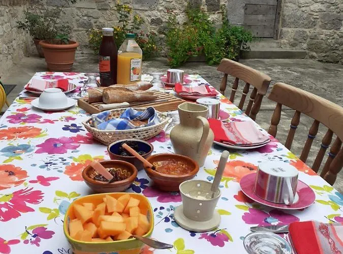 D'hotes La Tour De Brazalem Bed & Breakfast